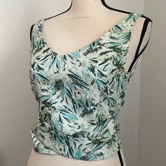 ZARA Green Sleeveless Faux Wrap Cropped Blouse size Small Metallic Zip Back Top - Picture 3 of 8